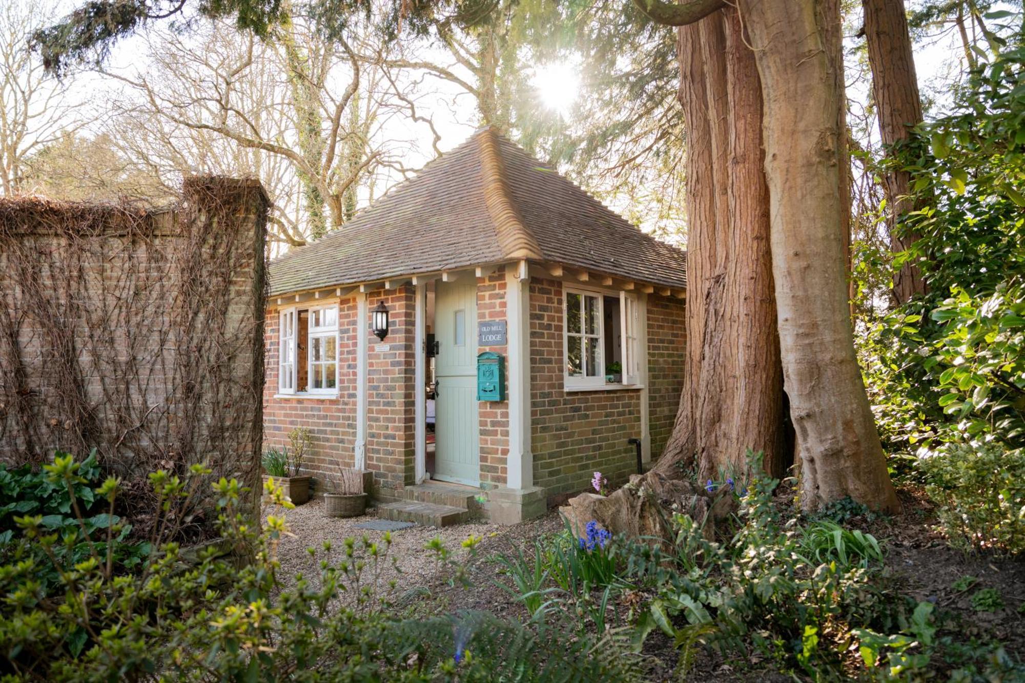 Old Mill Lodge By Huluki Sussex Stays Hurstpierpoint Ngoại thất bức ảnh