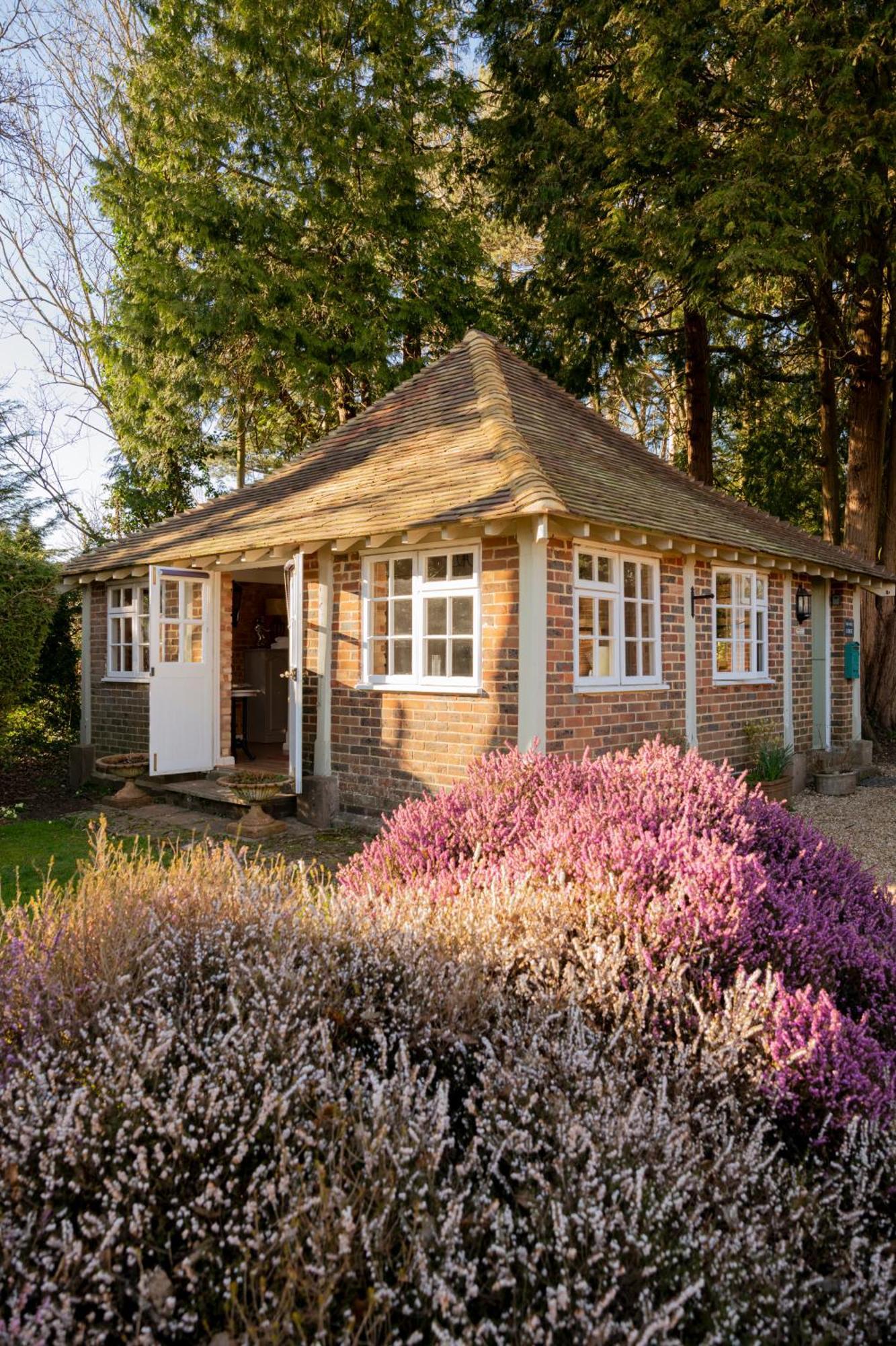Old Mill Lodge By Huluki Sussex Stays Hurstpierpoint Ngoại thất bức ảnh