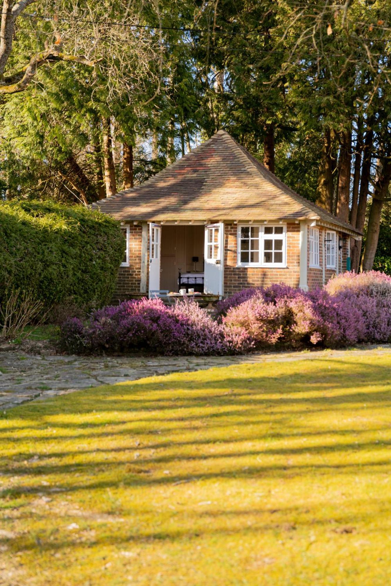 Old Mill Lodge By Huluki Sussex Stays Hurstpierpoint Ngoại thất bức ảnh