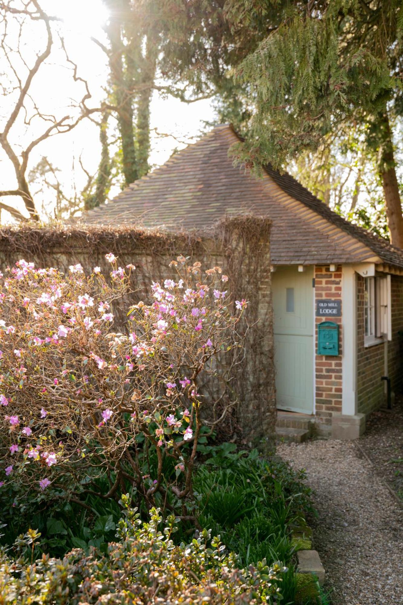 Old Mill Lodge By Huluki Sussex Stays Hurstpierpoint Ngoại thất bức ảnh