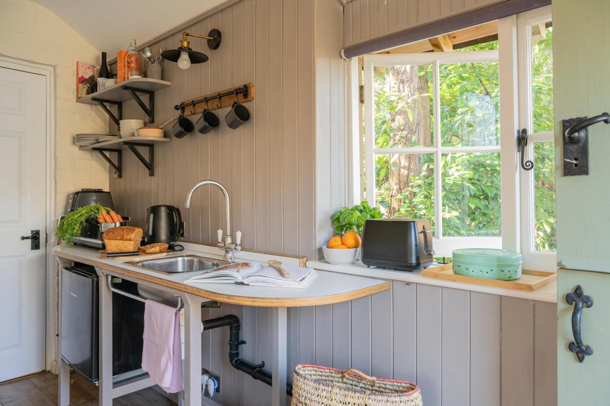 Old Mill Lodge By Huluki Sussex Stays Hurstpierpoint Ngoại thất bức ảnh