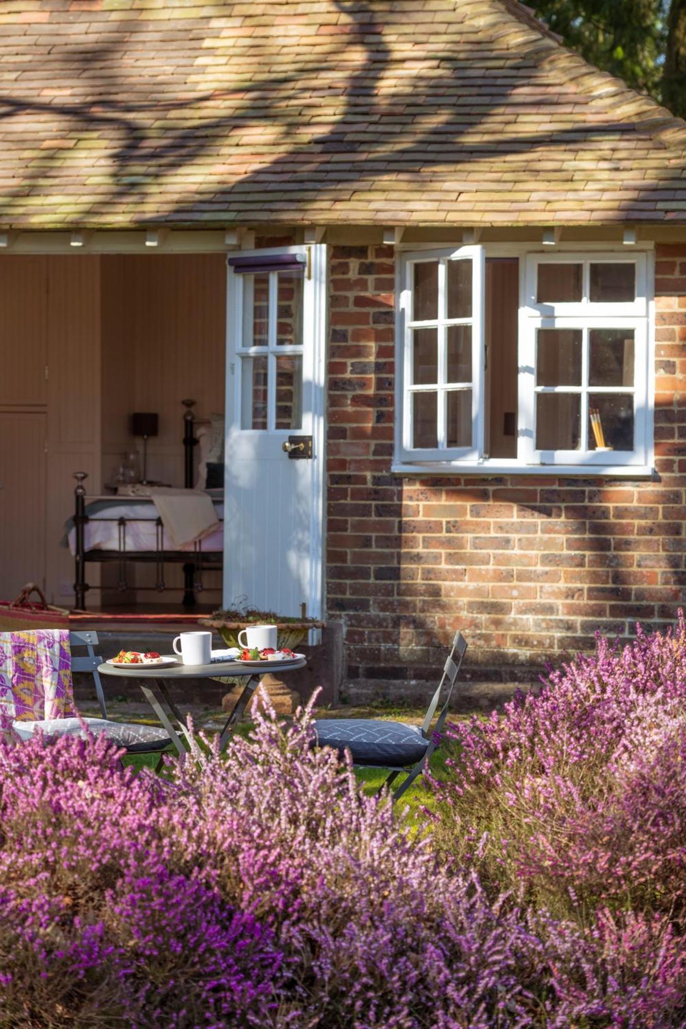 Old Mill Lodge By Huluki Sussex Stays Hurstpierpoint Ngoại thất bức ảnh