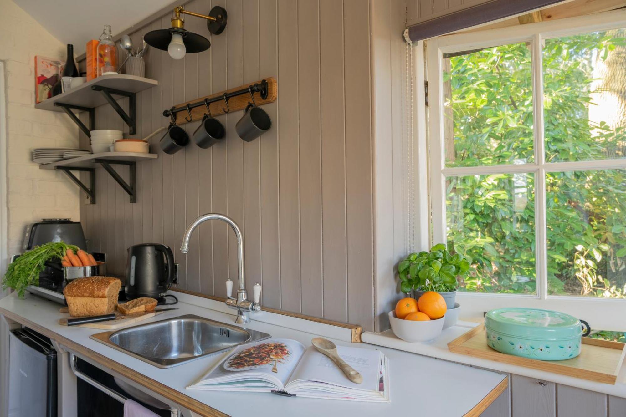 Old Mill Lodge By Huluki Sussex Stays Hurstpierpoint Ngoại thất bức ảnh
