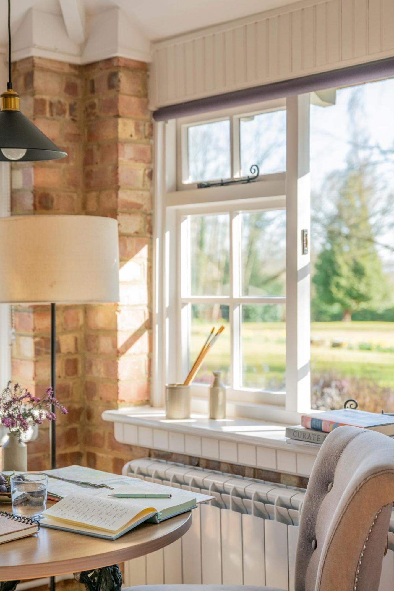 Old Mill Lodge By Huluki Sussex Stays Hurstpierpoint Ngoại thất bức ảnh