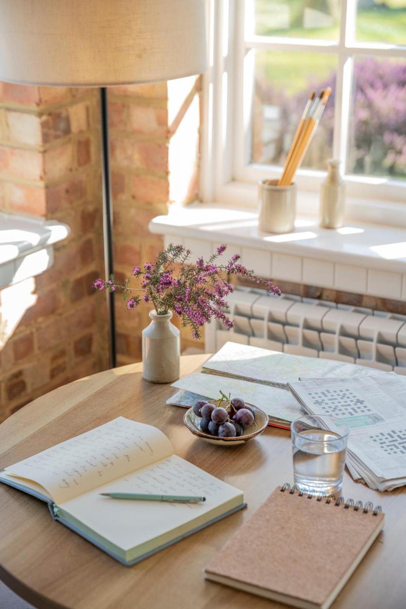 Old Mill Lodge By Huluki Sussex Stays Hurstpierpoint Ngoại thất bức ảnh
