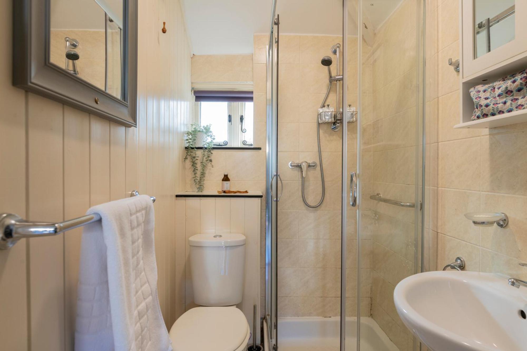 Old Mill Lodge By Huluki Sussex Stays Hurstpierpoint Ngoại thất bức ảnh